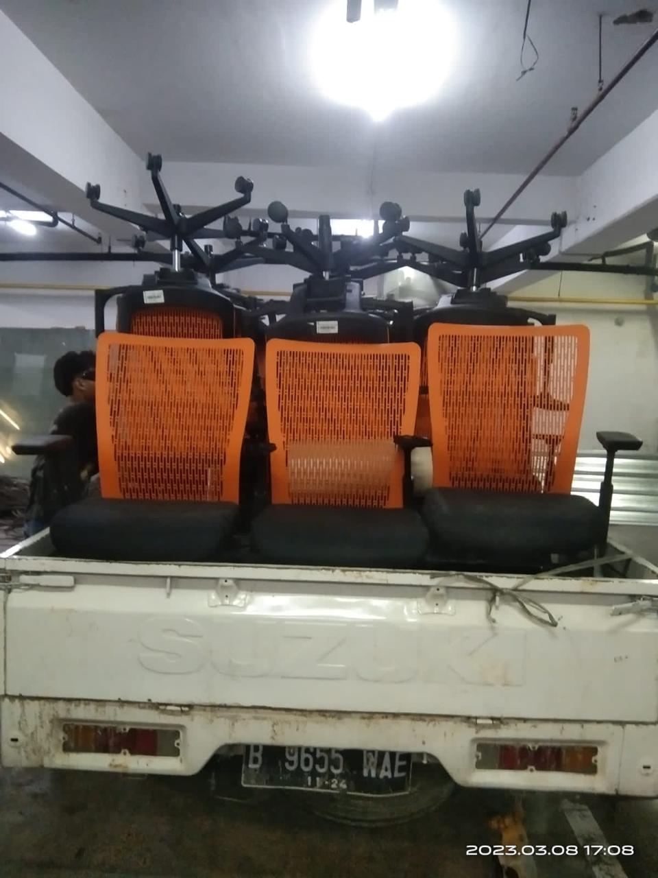 Pembelian kursi kantor bekas