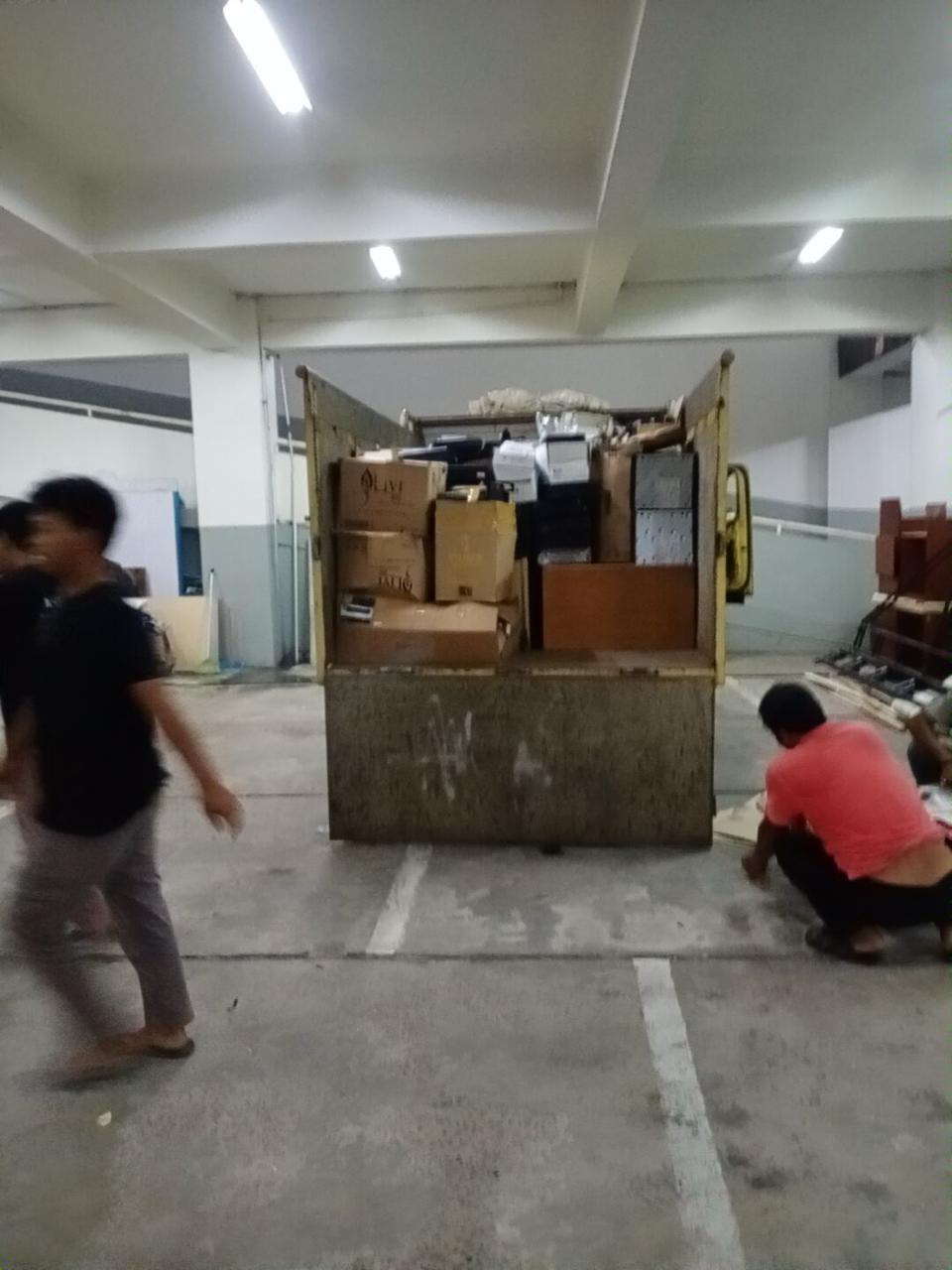 Survei barang bekas di lokasi